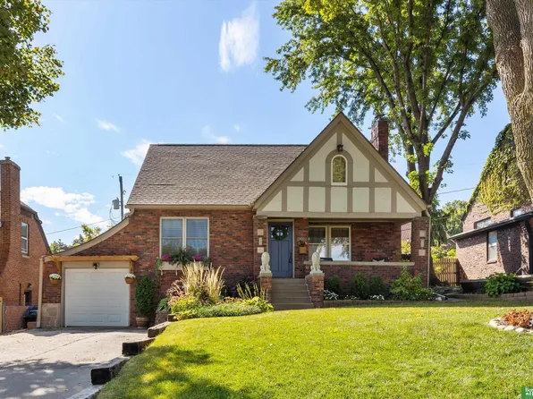 5135 Blondo St, Omaha, NE 68104