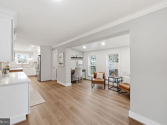 5th image of 4218 Brookfield Dr