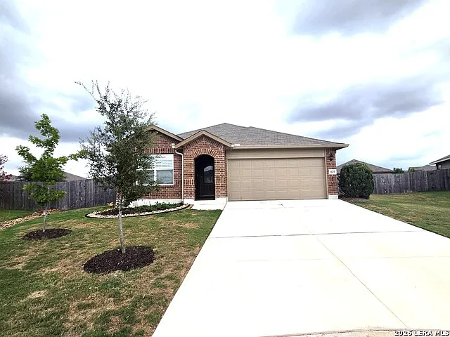 4 bed, 2.0 bath, 1888 sqft, $2,000 — Photo 1