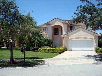 1st image of 901 Crestview Cir