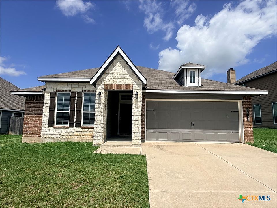1st image of 1902 Bayou Wood Ln