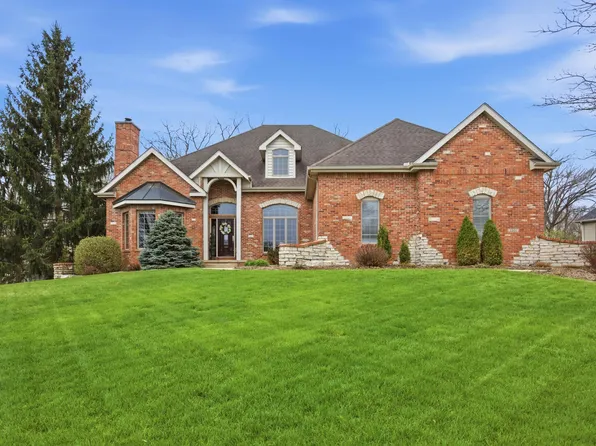 1501 Ridgefield Dr, Mahomet, IL 61853