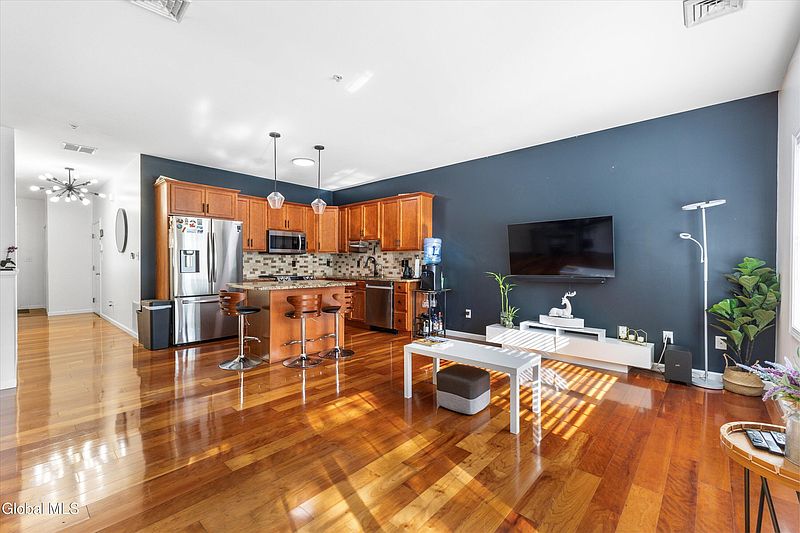 4th image of 401 Avalon Place