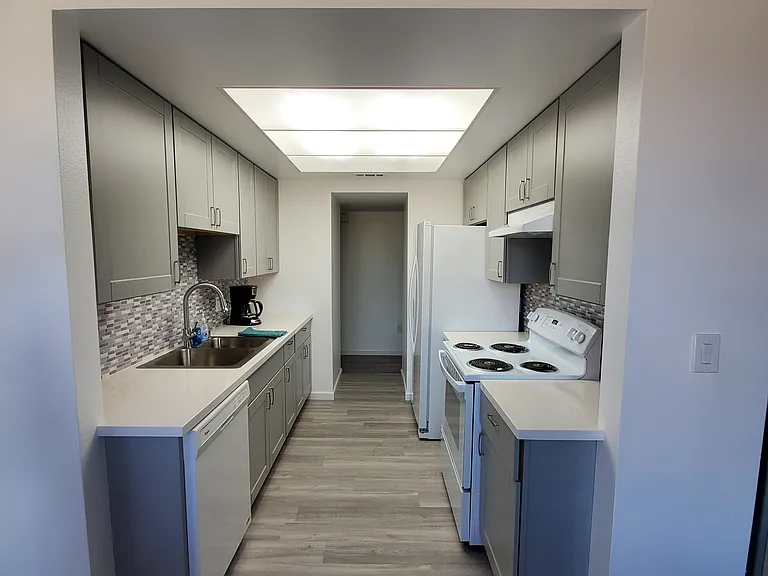 333 Orange Ave #15 — Photo 4