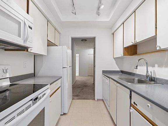 4th image of 1177 Howie Ave #203