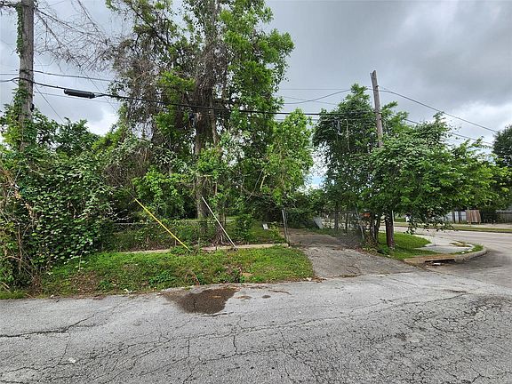 5th image of 4338 Bond St