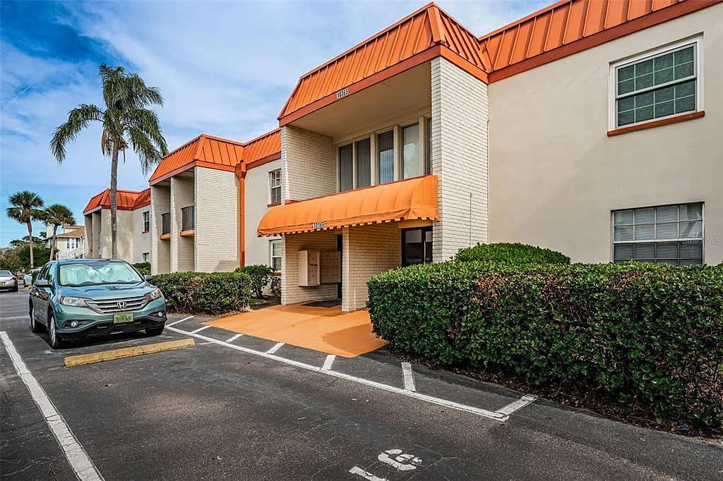 2 bed, 2.0 bath, 1045 sqft, $2,000 — Photo 1