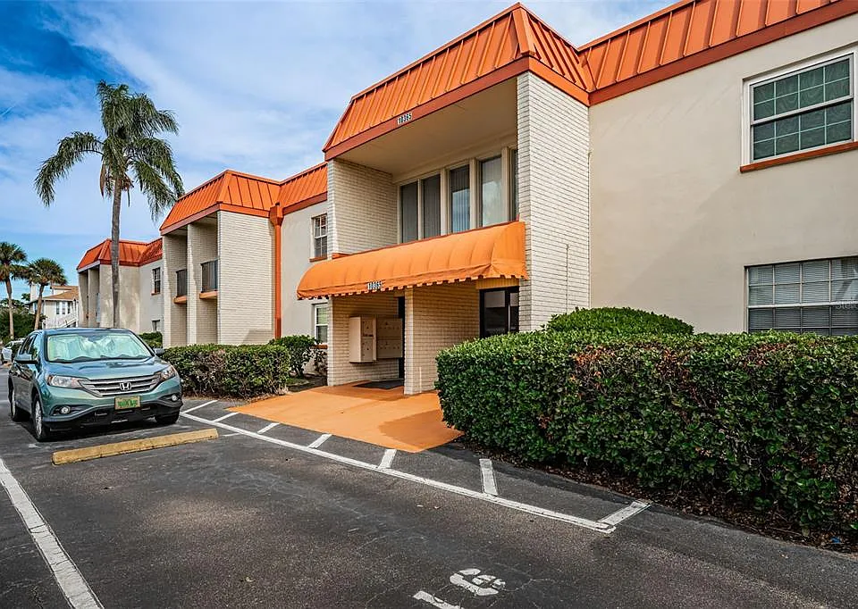 10365 Paradise Blvd #16