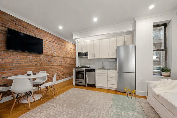 Rented by Compass | media 2