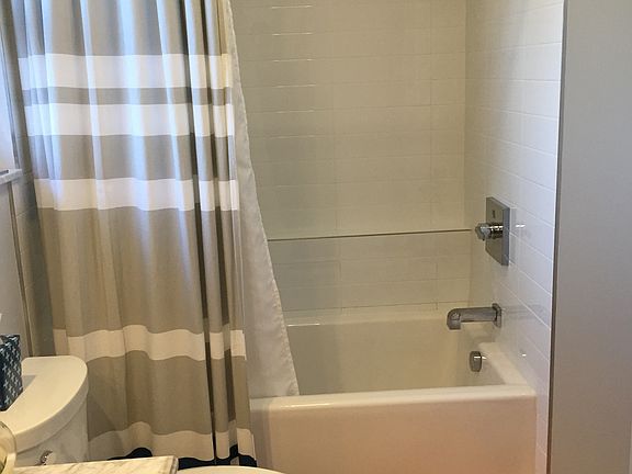 5th image of 912 Dalkeith Ln