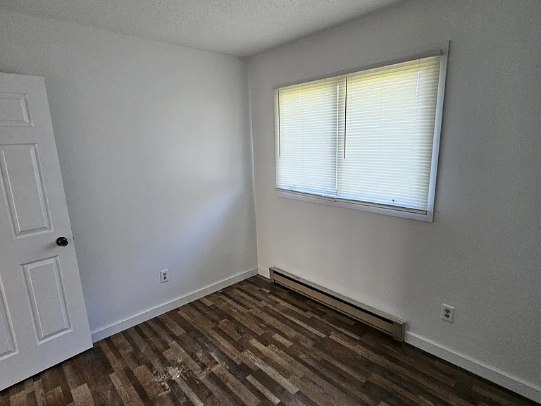 1260 Oakview Dr #4 — Photo 13