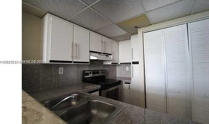 540 Brickell Key Dr #918 — Photo 1