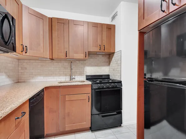 5700 Arlington Avenue image 6 of 10