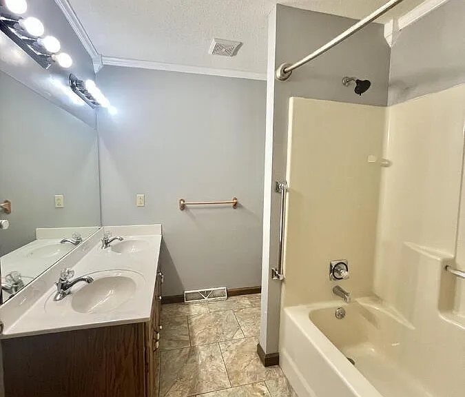 808 Grant St — Photo 13
