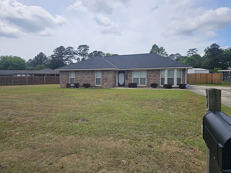5727 Lexington Dr — Photo 4
