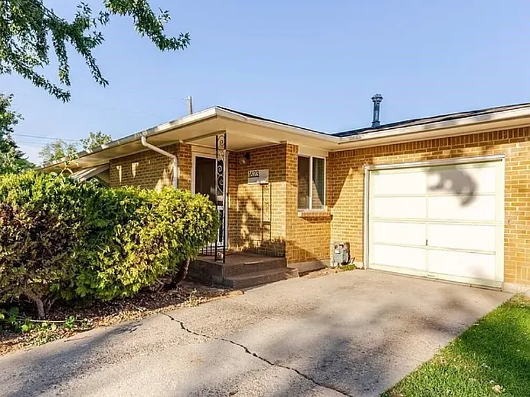 1621-1623 W Olympia Dr — Photo 2