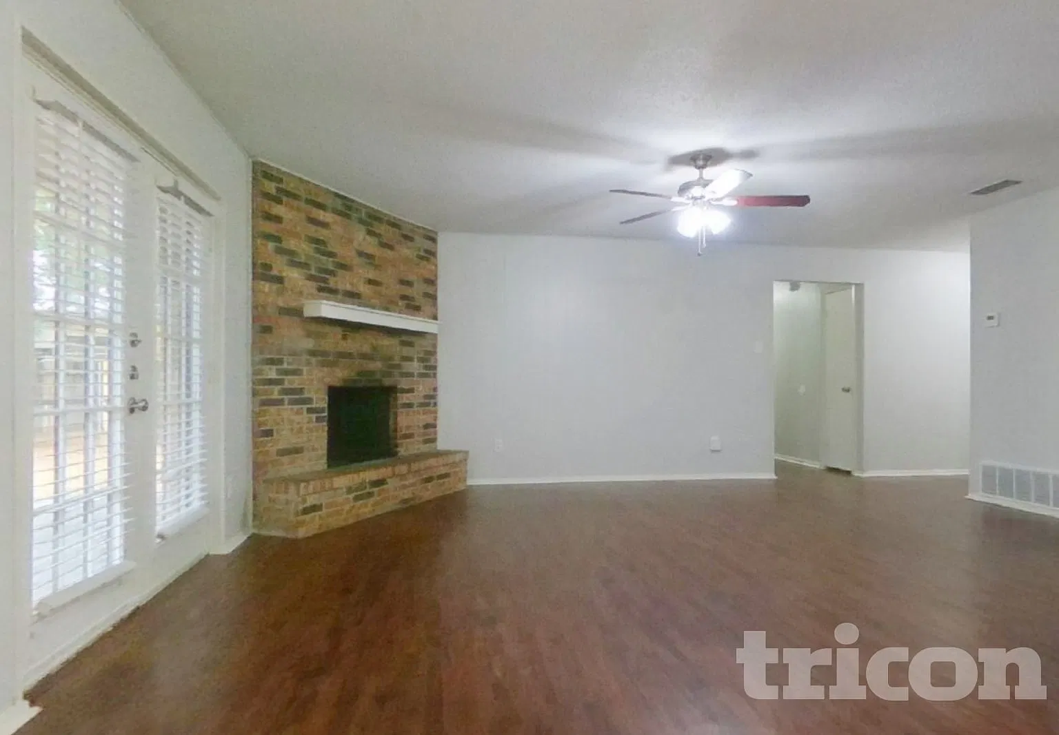 1916 Tracey Circle Irving TX — Photo 2