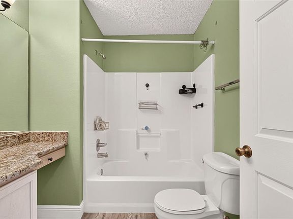 4th image of 644 ELLSWORTH WAY