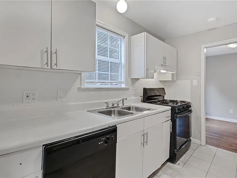 1877 Sumter St NW — Photo 9