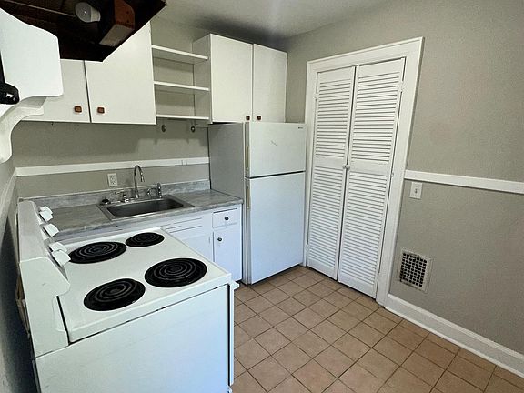 5th image of 1517 Sweetbriar Ave