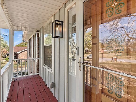 5th image of 104 Meadowvue Dr