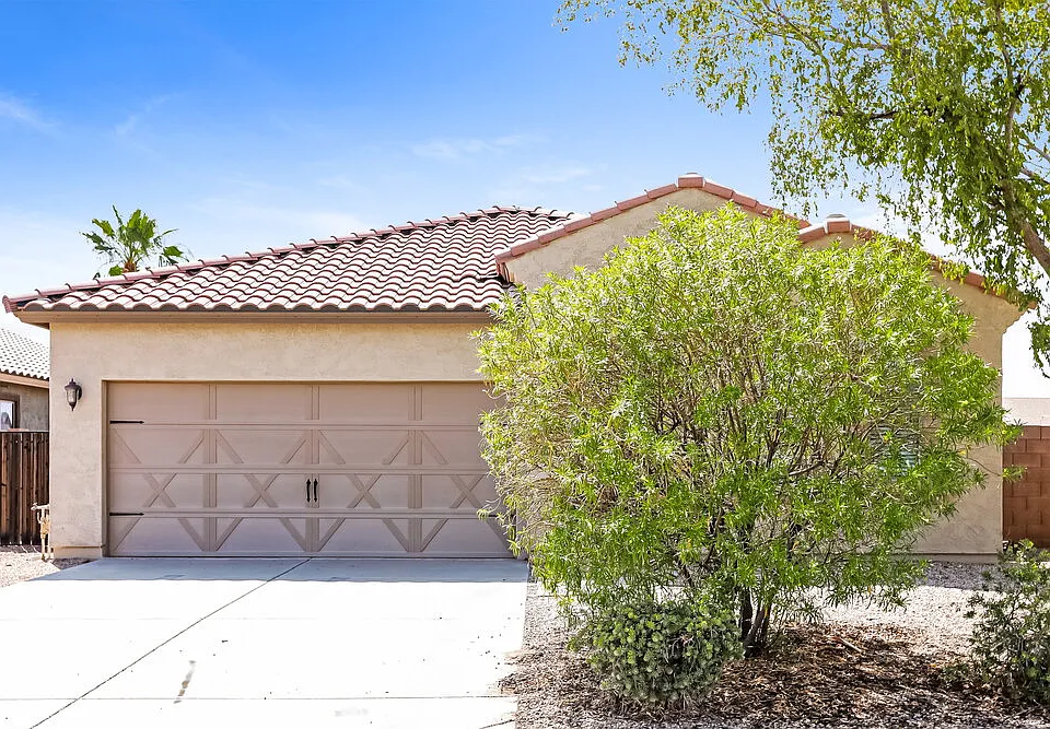 38514 N Navarro Dr