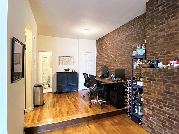 3rd image of 51 W 84th St #5B