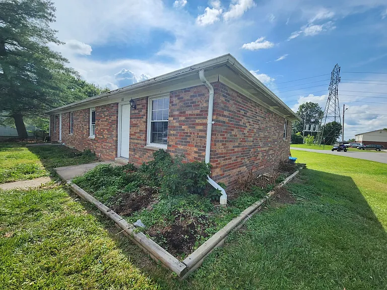 100 Grant Dr — Photo 29