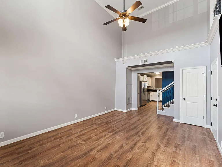4828 Octavia St — Photo 2