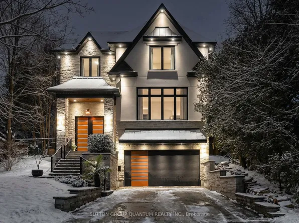 700 Hillcrest Rd, Pickering, ON L1W 2P1