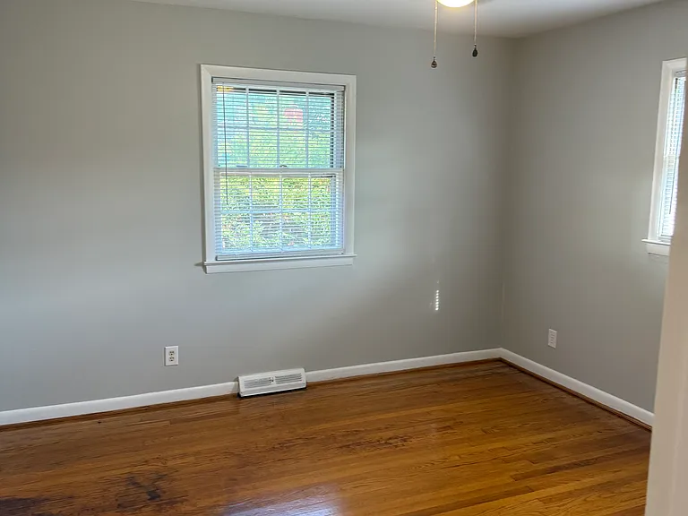 1923 Belcrest Dr — Photo 5