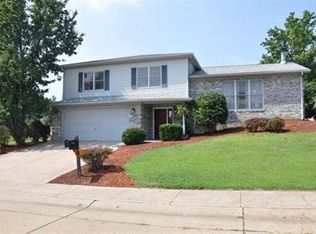 1645 Meadow West Dr, Evansville, IN 47712