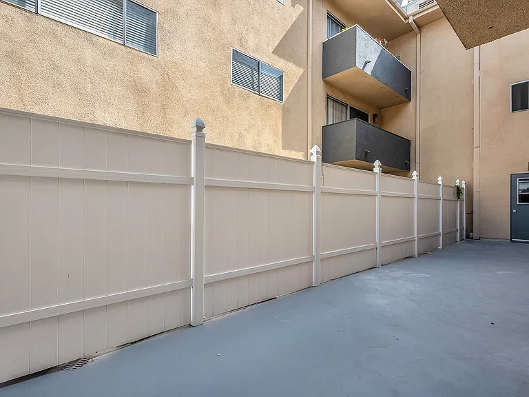 1432 Saltair Ave — Photo 13