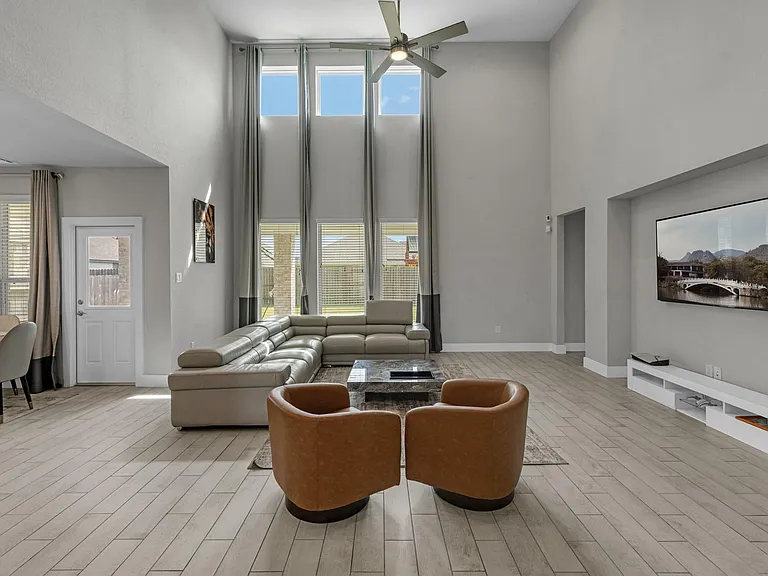 1569 Sunrise Gables Dr — Photo 5