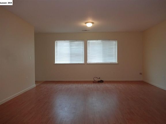 4th image of 555 Howard Ct