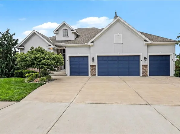16913 Bradshaw St, Overland Park, KS 66221