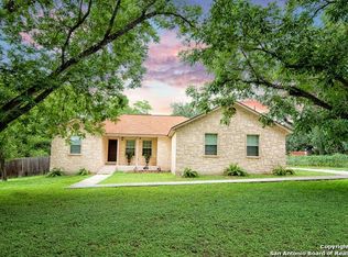 514 Wedgewood Way, Devine, TX 78016