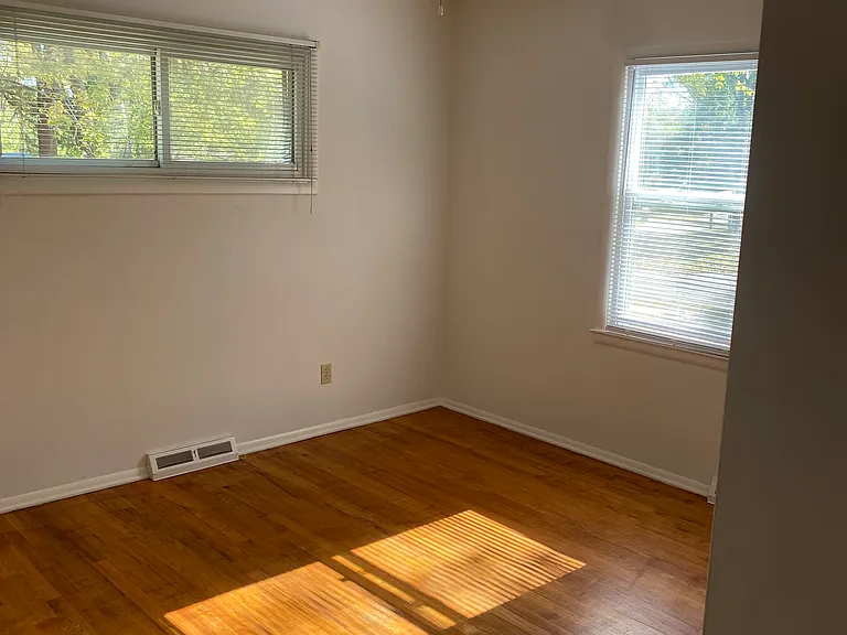 13126 Sycamore Ave — Photo 21