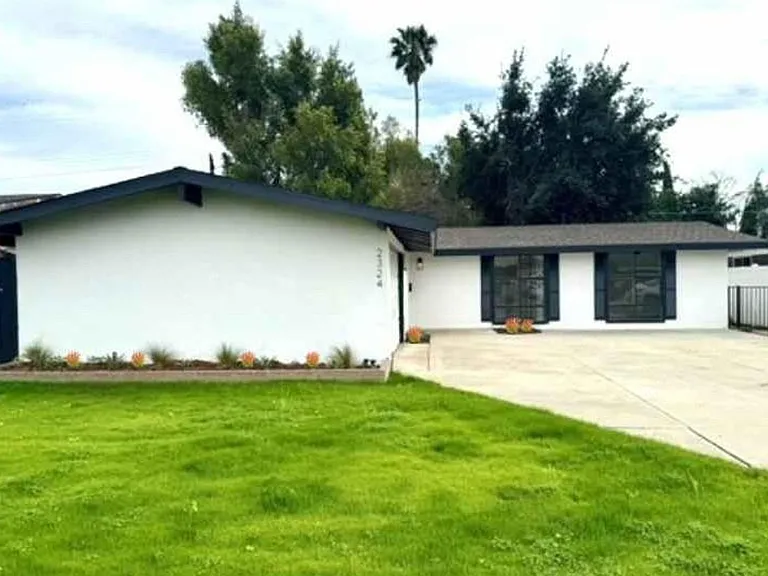 2324 W Palm Ave — Photo 2