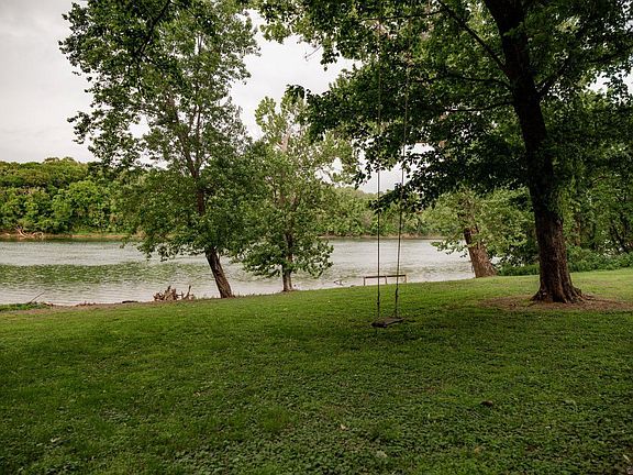 4th image of 120 Upper Yorktown Dr
