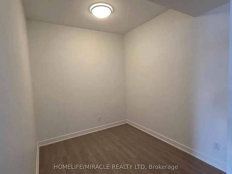 25 Wellington St S #3008 — Photo 11