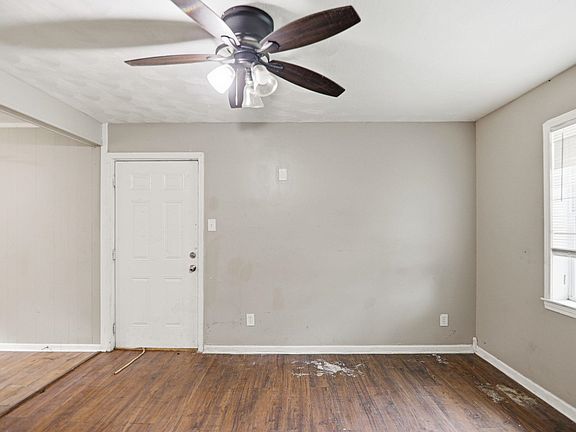 3rd image of 506 E Shelby Dr