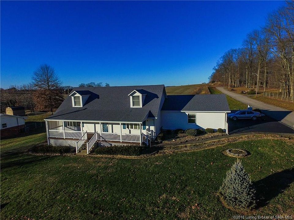 1st image of 390 E Oak Dr