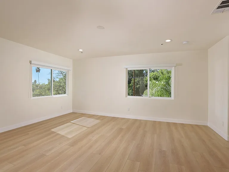 1827 Hill Dr — Photo 9