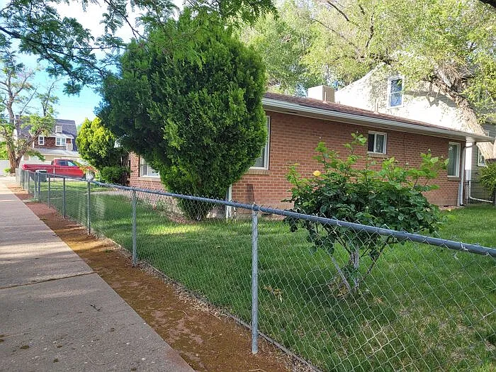 2 bed, 1.0 bath, 960 sqft, $1,650 — Photo 2