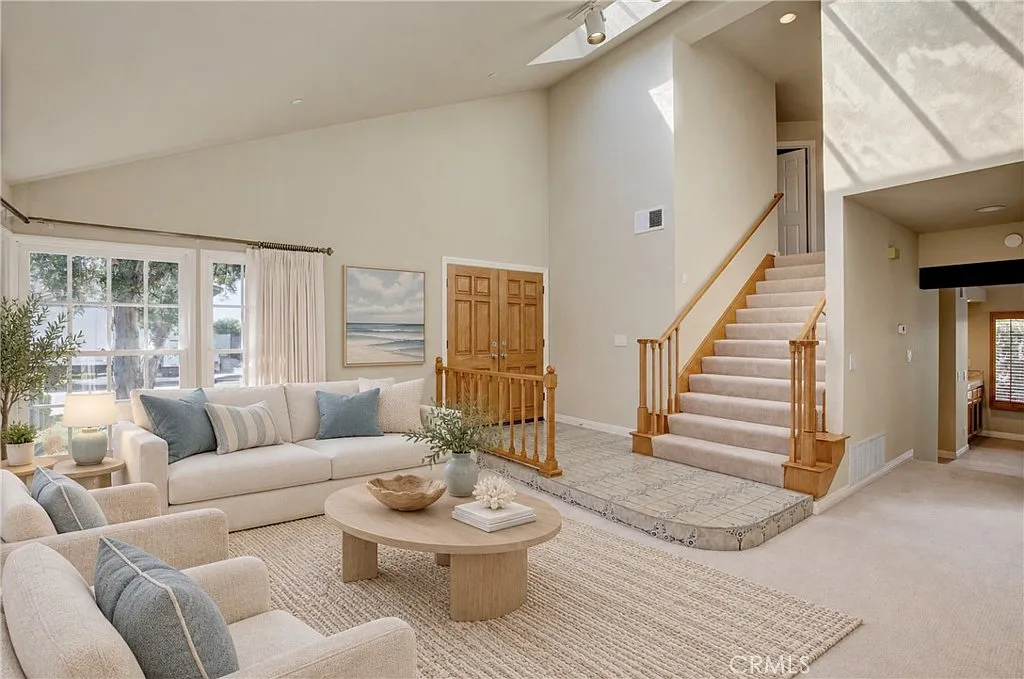 4 bed, 2.5 bath, 2506 sqft, $6,900 — Photo 1