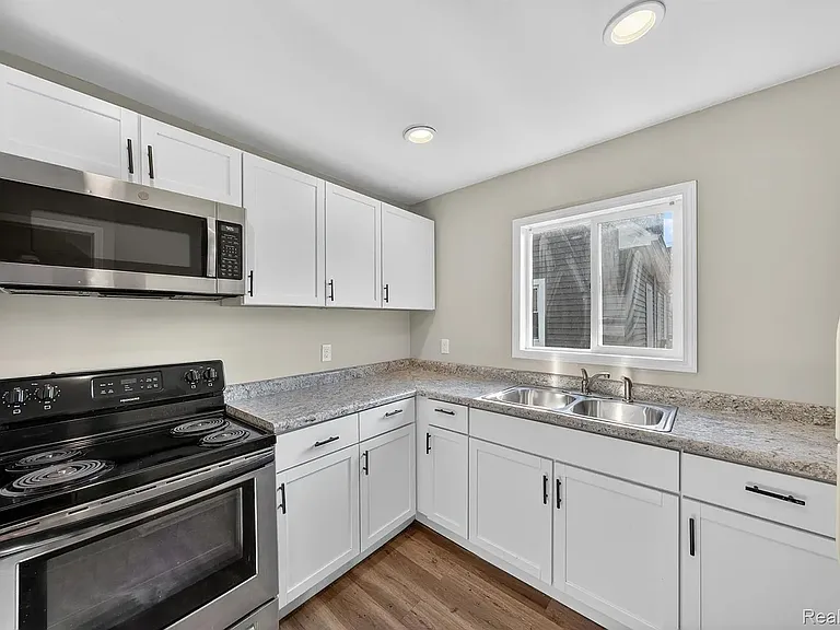 453 Manatee Ave #1 — Photo 7