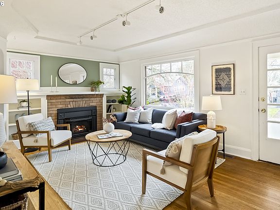 4th image of 4935 NE Flanders St