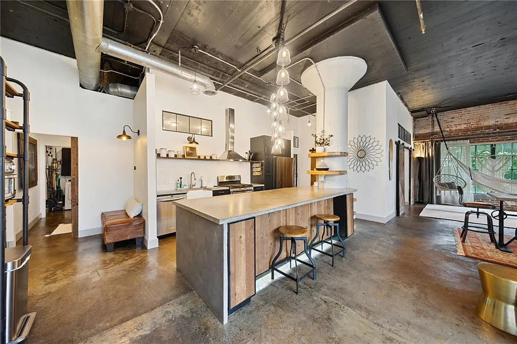 3 bed, 2.0 bath, 1914 sqft, $5,500 — Photo 1