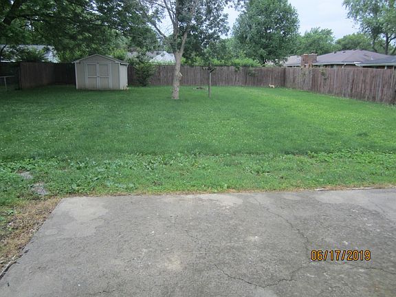 5th image of 323 Poplar St